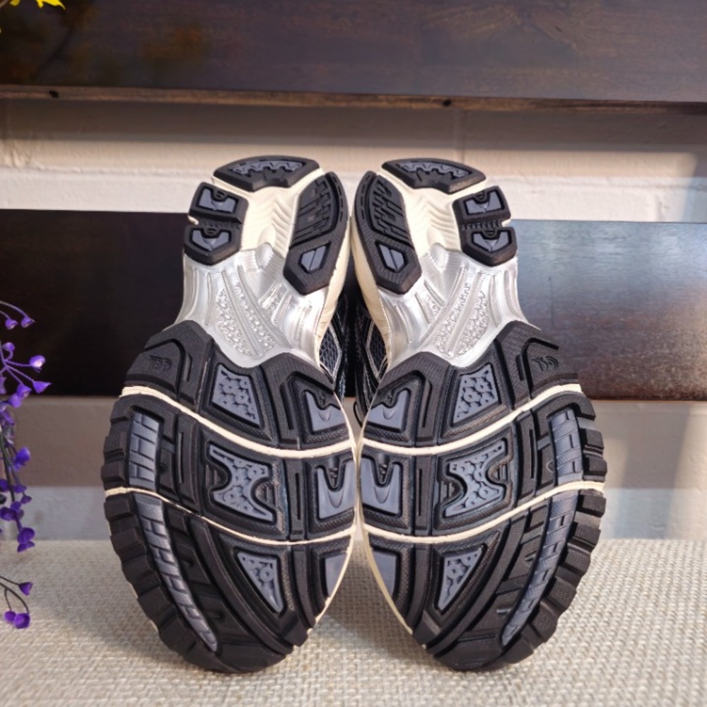 Gel Kayano 14 Sneakers Metallic Silver Black Slip On Chunky US 8.5 - Picture 5 of 6